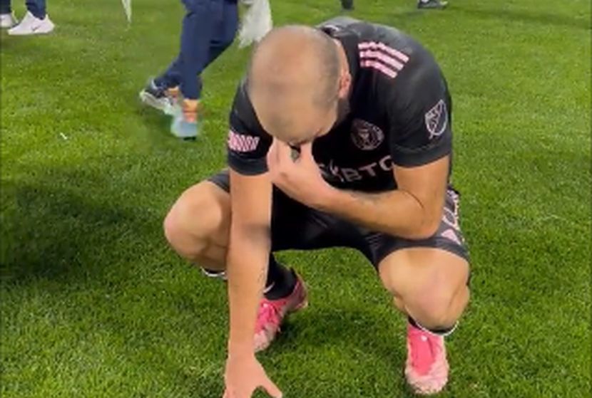 NIJE MOGLO BEZ SUZA Tužan odlazak Gonzala Iguaina u penziju (VIDEO)