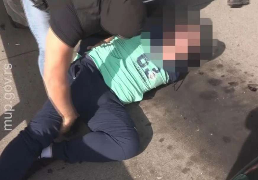 DETALJI HAPŠENJA NA NAPLATNOJ RAMPI KOD BEOGRADA Prijedorčanin pao sa većom količinom heroina, pogledjte brzu akciju policije (VIDEO)