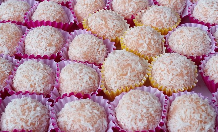 JEFTIN RECEPT ZA POSNE KOKOS KUGLICE Preukusni kolač koji mora biti dio vaše slavske trpeze
