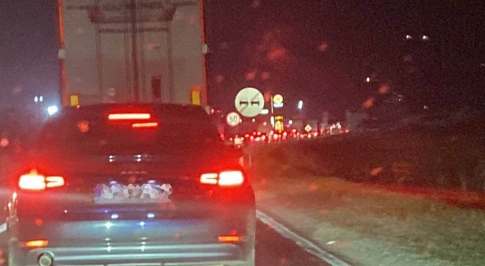KOLAPS U DOBOJU Kamion navodno udario u nadvožnjak, kilometarske kolone