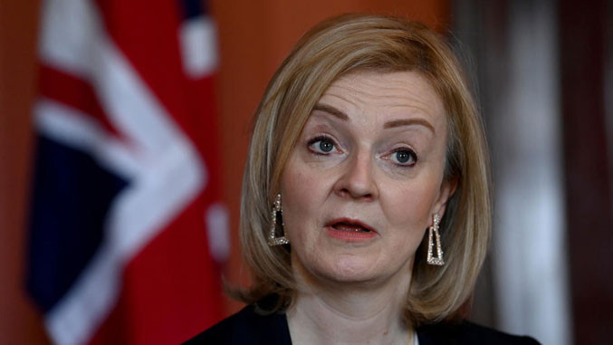 BRITANIJA OSTALA BEZ PREMIJERKE Liz Tras podnijela ostavku