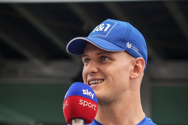NJEGOVE GREŠKE HAS KOŠTALE NEKOLIKO MILONA EVRA Mik Šumaher ostaje bez tima naredne sezone u F1
