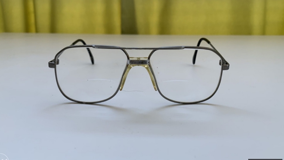 NA PIK-u SE PRODAJU NAOČALE KAKVE JE NOSIO SERIJSKI UBICA Oglas privukao pažnju mladih fanova krovoločnog ljudoždera (FOTO)