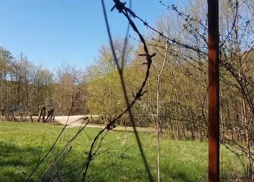Na napuštenom imanju pronađeni ručni bacači, bombe i municija