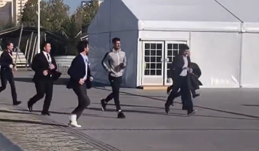 ĐOKOVIĆ TRČI, A ŠEST MOMAKA GA PRATI U STOPU I BORI SE ZA VAZDUH Pogledajte nevjerovatnu scenu iz Astane (VIDEO)