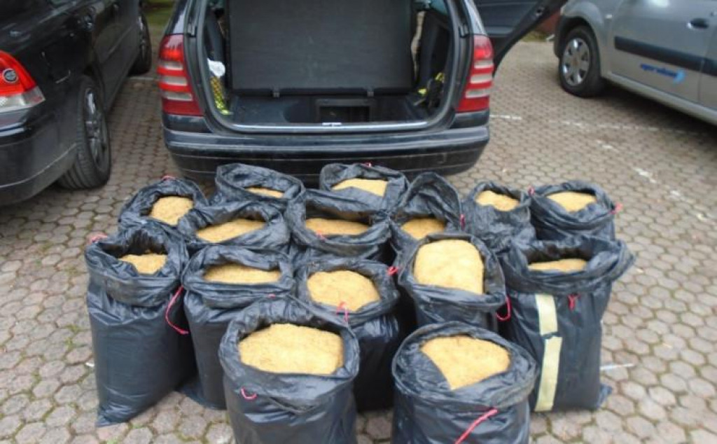 AKCIJA "LULA" Zaplijenjeno 150 kilograma duvana bez akciznih markica vrijednosti oko 33.000 KM (FOTO)
