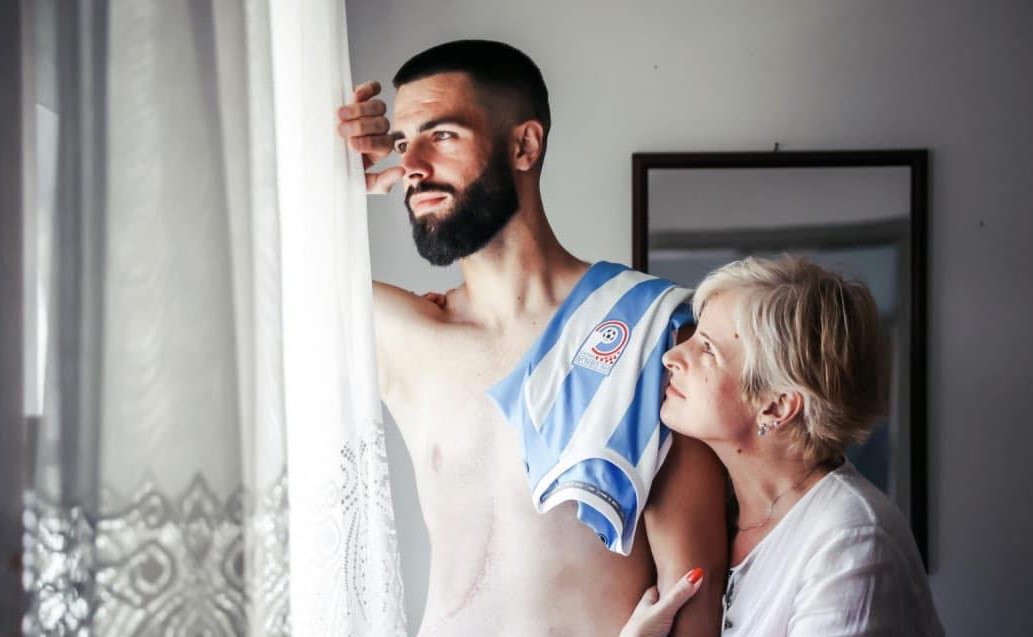 MAJCI DONIRAO DIO JETRE KAKO BI JOJ SPASIO ŽIVOT Nakon povratka na teren odmah postigao gol