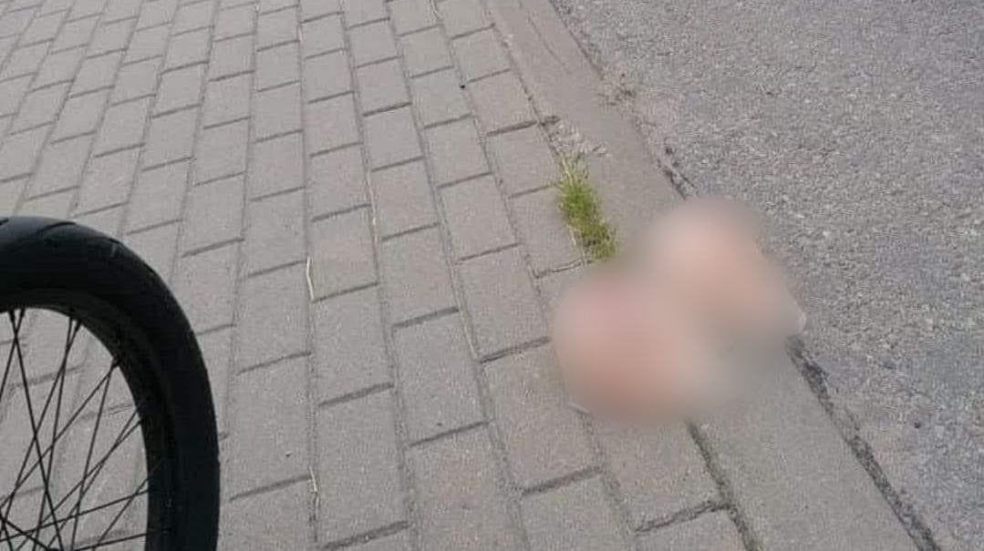 PRIJEDORČANIN NA ULICI PRONAŠAO SI*E Ismet pošao u vožnju biciklom, a onda zanijemio od šoka kad je ugledao prizor na trotoaru (FOTO)