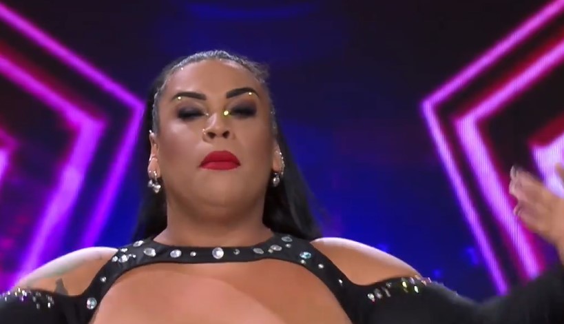 EVO KAKO JE REAGOVAO ŽIRI Vendi na nastup u Supertalentu došla golih grudi (VIDEO)