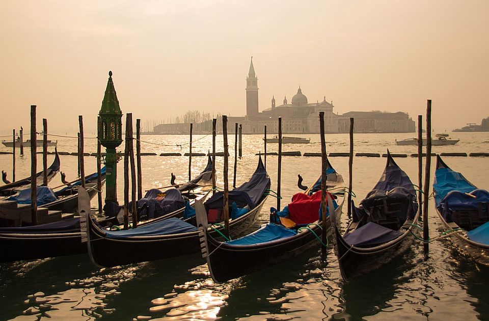 VENECIJA TRAŽI 1.000 KANDIDATA Gondolijeri zabrinuti za opstanak drevnog zanimanja