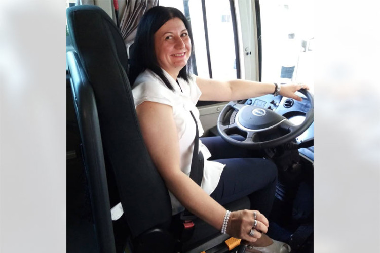 ISPUNILA SAN DA VOZI AUTOBUS Vesna Marković iz Dervente strastveni zaljubljenik u vožnju