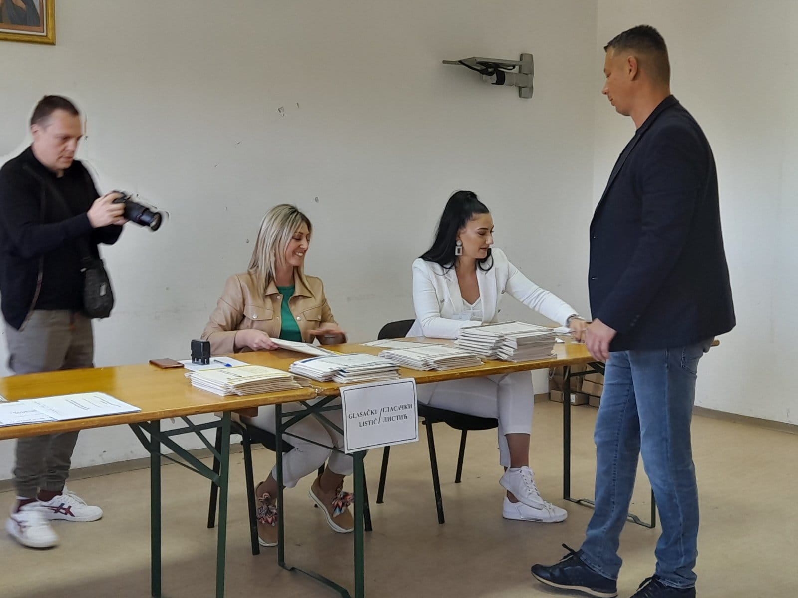 NEŠIĆ OBAVIO GRAĐANSKU DUŽNOST Glasao u Istočnom Sarajevu (FOTO)