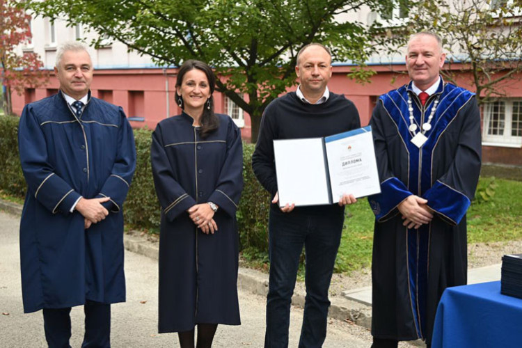 GODINE NISU PREPREKA Branimir Džajić diplomirao na pragu šeste decenije