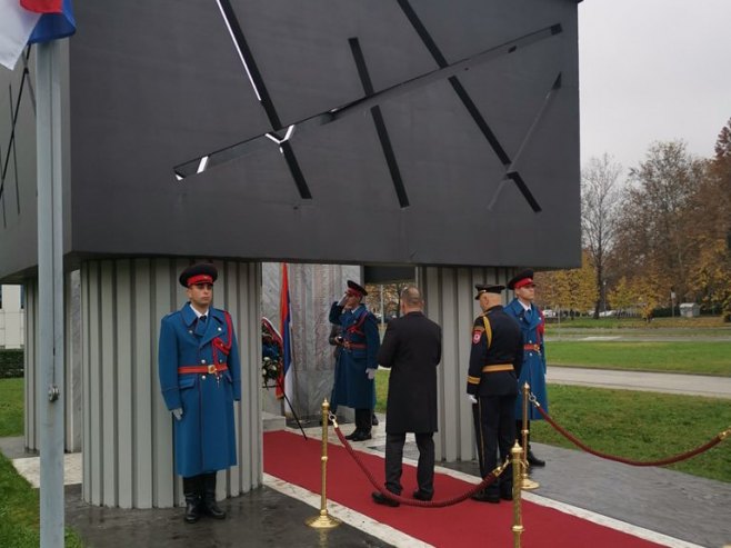 MUP SRPSKE OBILJEŽAVA KRSNU SLAVU Položen vijenac na Centralnom spomen obilježju (FOTO)