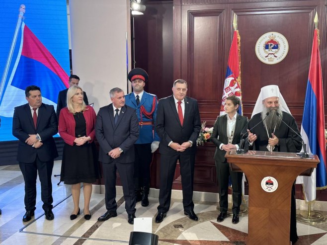 JEDINSTVO SE MORA IZGRAĐIVATI U SVOM DVORIŠTU Patrijarh Porfirije poslao snažnu poruku: "Mir je najvažnija vrijednost Srpske"