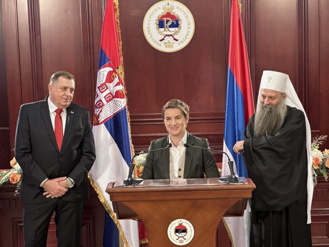PREMIJERKA SRBIJE NAJAVILA MNOGOBROJNE ZAJEDNIČE PROJEKTE Brnabić poručila: "Insistiramo na jačanju Srpske i zalažemo se za mir"