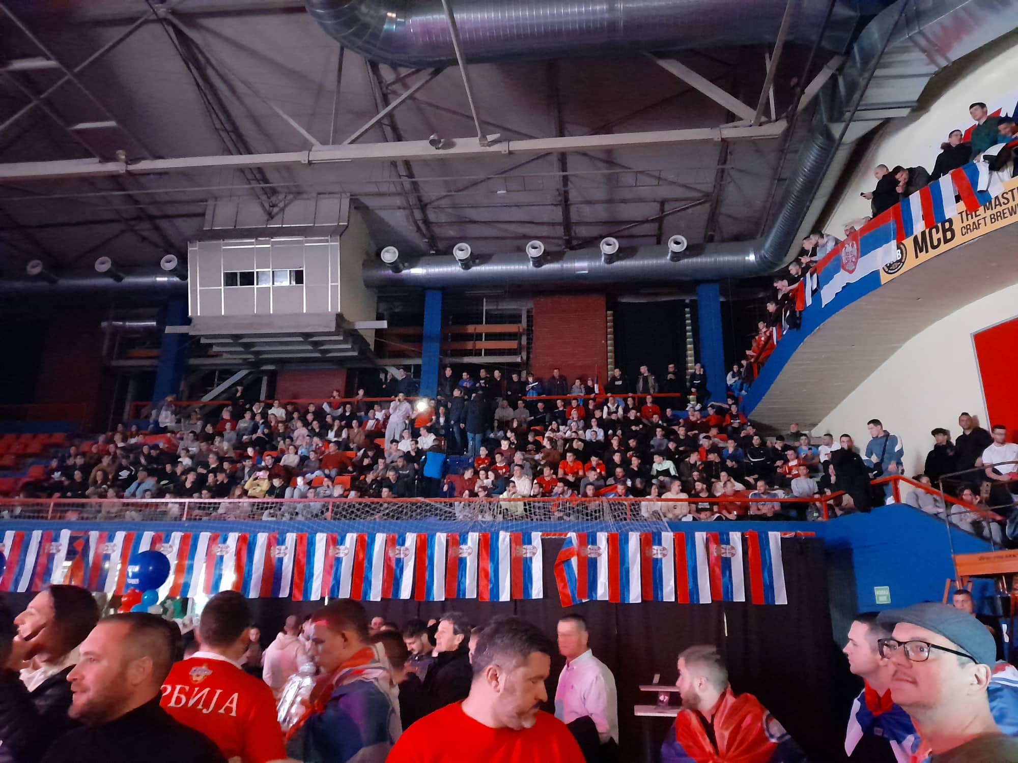 "KOSOVO SRBIJA" ZAORILO SE IZ BANJALUKE Huk navijača "orlova" izazvao lavinu emocija (VIDEO)