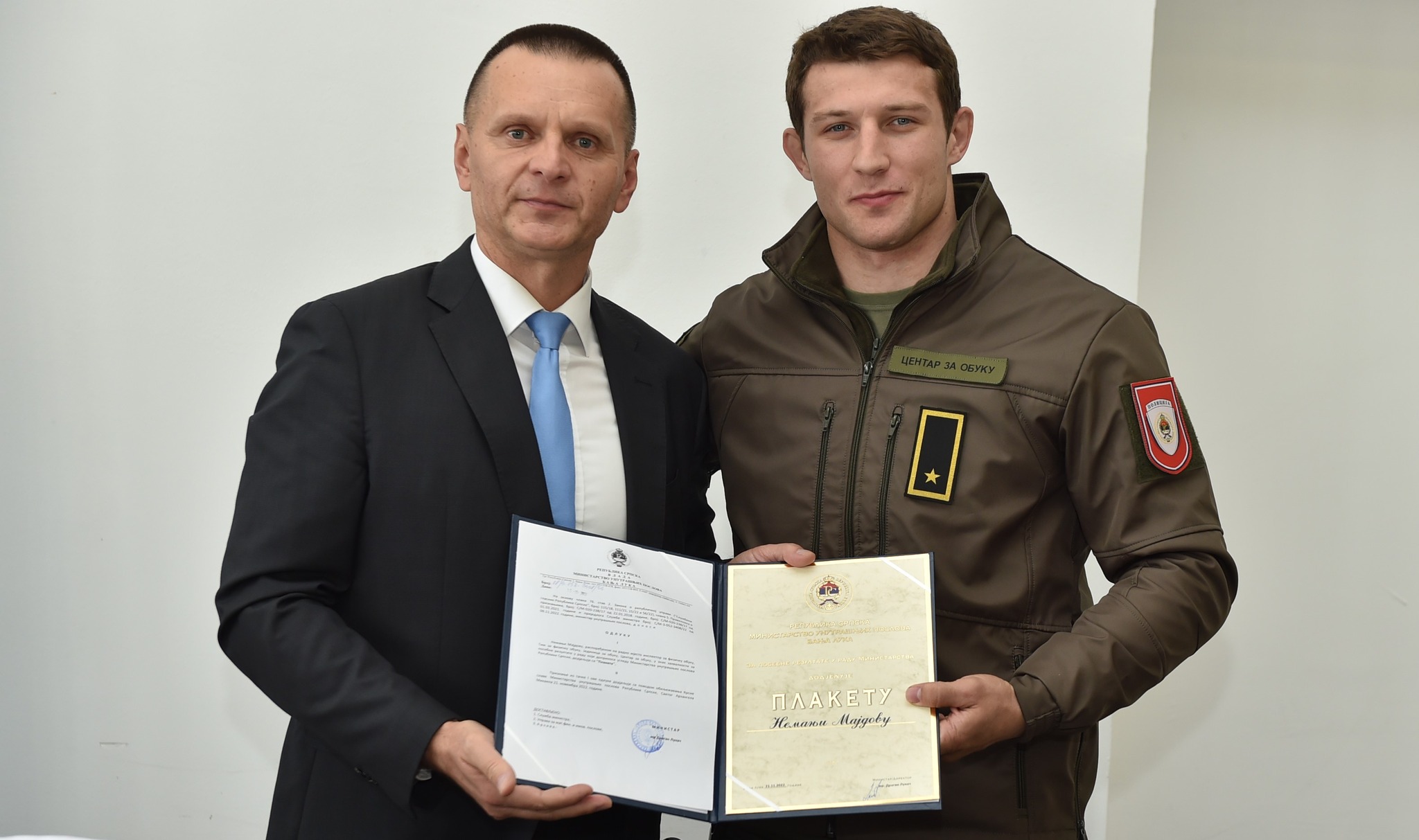 PONOS MUP-a REPUBLIKE SRPSKE Ministar Lukač uručio džudo šampionu Nemanji Majdovu posebnu Plaketu zahvalnosti (VIDEO)