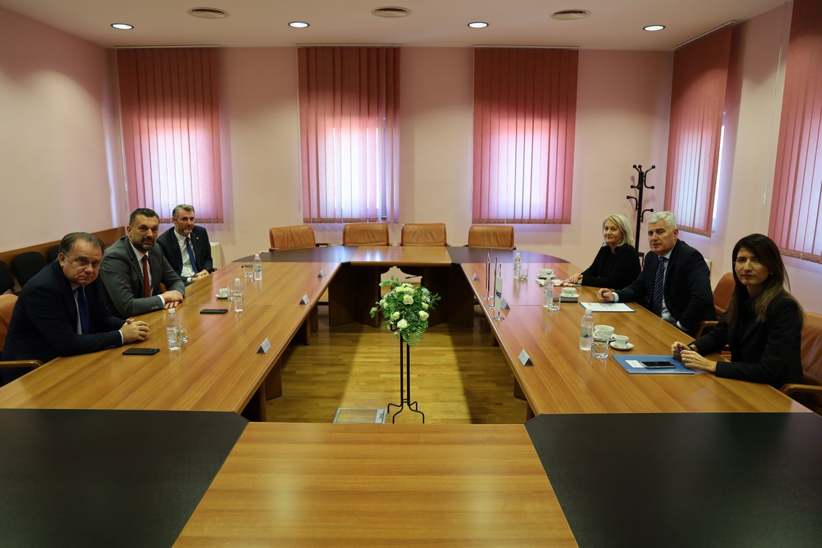 POČINJE FORMIRANJE VLASTI HDZ BiH i „Osmorka” potpisali sporazum