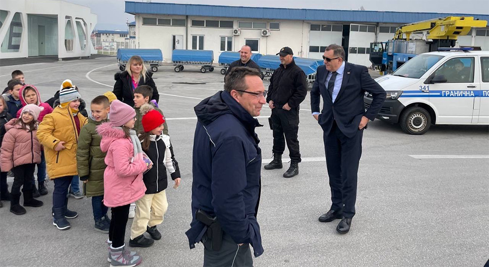 NJIHOVOJ SREĆI NIJE BILO KRAJA Dodik ugostio mališane u avionu koji koristi predsjednik (VIDEO)