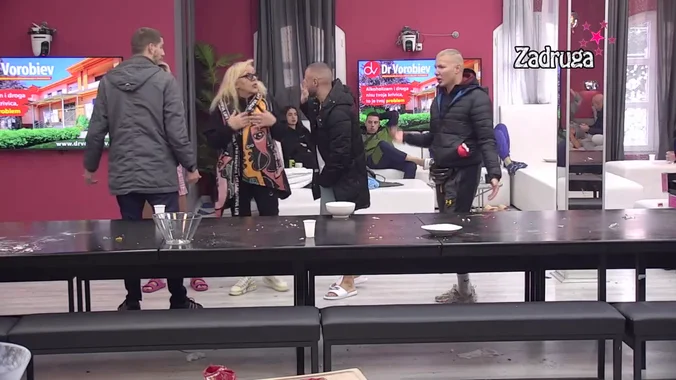 OPŠTI HAOS U BELOJ KUĆI Zadrugari ponovo napravili lom, razlog je banalan 