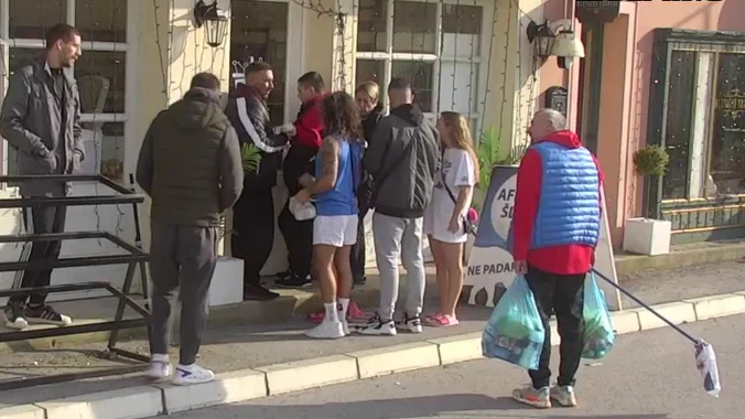 SUKOB ISPRED PRODAVNICE! Adam Labunski napao Mikija Đuričića, on odmah zarežao na njega (VIDEO)