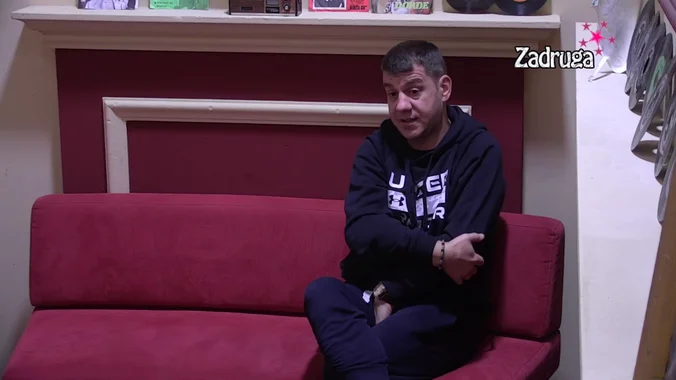 IVANU DOSTA DA PRIČA O SINU Želi da sačuva svoju intimu, ali iskoristio priliku da se dotakne Bebice