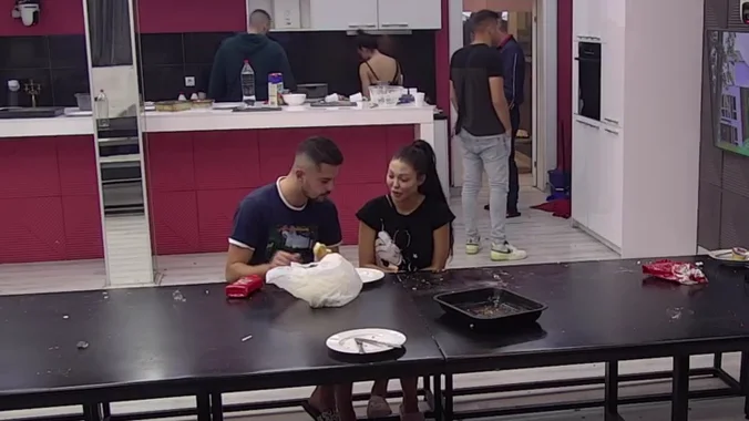 MAJA NE ODUSTAJE Marinkovićeva se popela Bilalu na glavu, ali on i dalje istrajan u svojoj namjeri