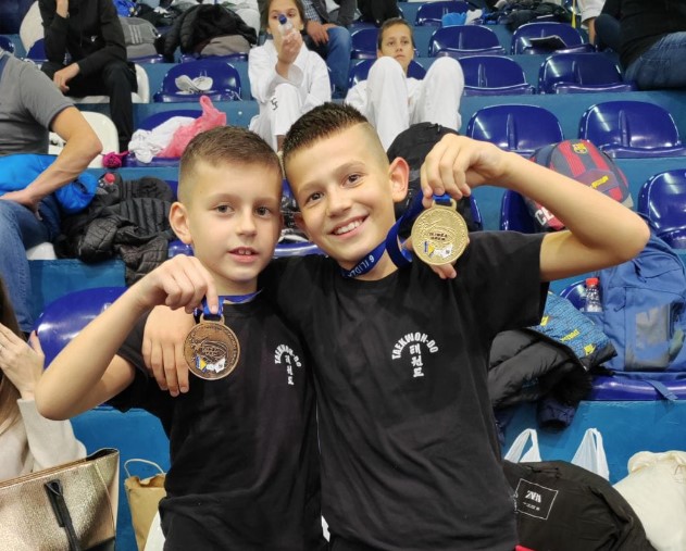BRAĆA TIMARAC POKORILI "6. ILIDŽA OPEN" Zlato i bronza za Tekvondo Klub "Ljubija"