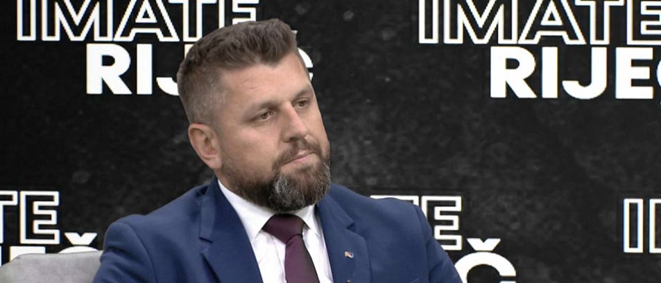 DURAKOVIĆ O ŠMITOVOM OTKAZIVANJU SASTANKA Međunarodna zajednica, ili ono što je od nje preostalo, kapitulirala