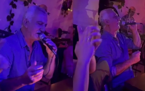 OVO NE MOGU NI VELIKE ZVIJEZDE Đuro Palica uživo "sašio" hitove Marinka i Džeja (VIDEO)