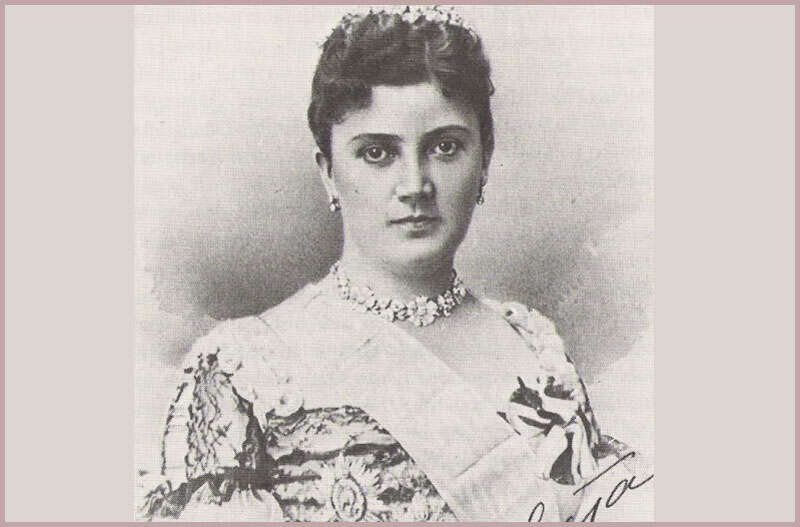KAO FIONA IZ "ŠREKA" Spomenik kraljici Dragi Obrenović postao hit na društvenim mrežama (FOTO)