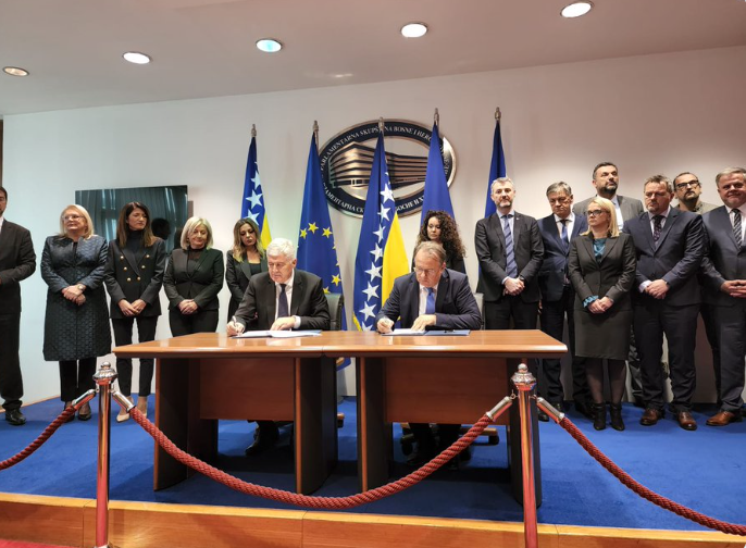 HDZ BiH i "osmorka" potpisali sporazum o formiranju vlasti u FBiH (FOTO)