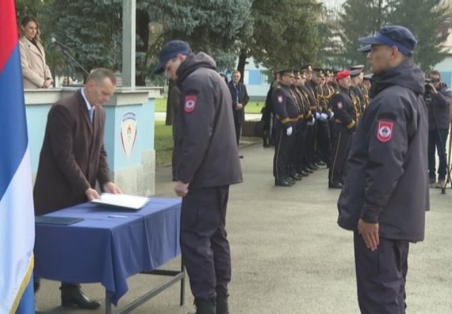 POVODOM KRSNE SLAVE MUP RS Potpisani ugovori sa kadetima osnovne policijske obuke i specijalne anititerorističke jedinice SAJ