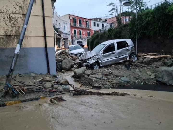ZA TRAGEDIJU KRIVA NELEGALNA GRADNJA? Klizište u Italiji odnijelo 7 života, među njima novorođenče