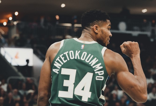 BAKSI JEDINI NEPORAŽEN TIM U NBA LIGI Klipersi pobijedili Hjuston, Milvoki bolji od Detroita