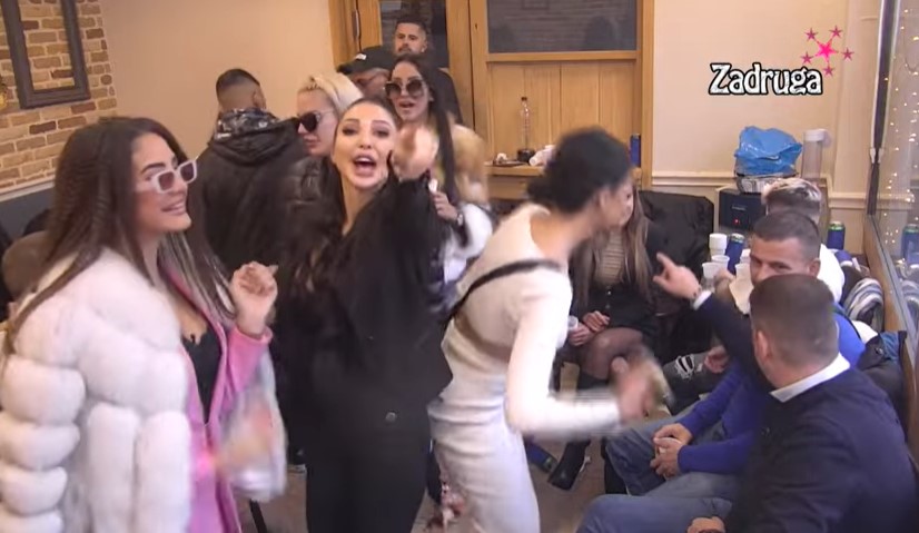 MAJA MARINKOVIĆ ČESTO ZAPITKUJE O FILIPU CARU Totalno se otkačil: Zapjevala u kameru i obratila se Filipu Caru (VIDEO)
