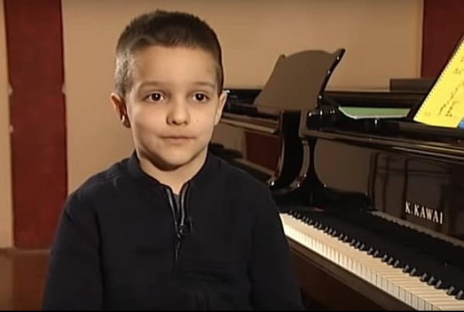 MARKO (9) SVIRA KLAVIR I KOMPONUJE Sa dvije godine mogao je nešto što mnogi od nas ne mogu ni danas!