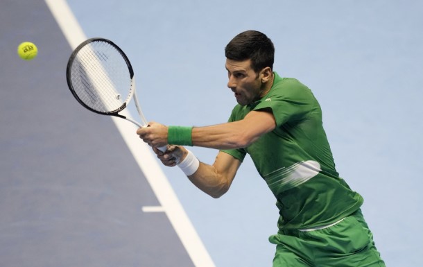 OVO MOŽE SAMO NOVAK! Srbin spektakularnim poenom spasio set loptu (VIDEO)