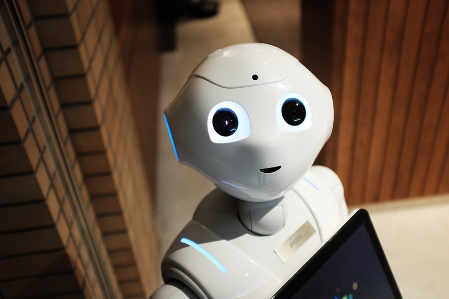 UGOSTITELJI POKUŠALI KONOBARE ZAMIJENITI ROBOTIMA Ne traže platu i pauzu, ali evo gdje sve griješe (FOTO/VIDEO)