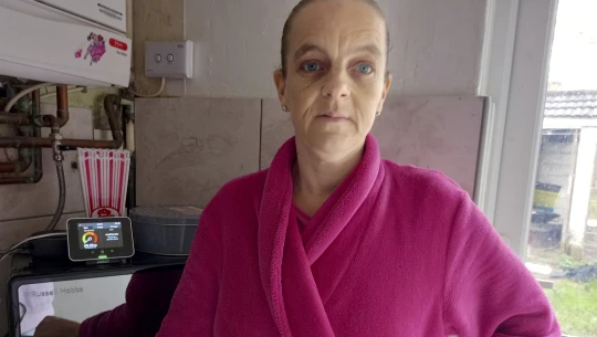 MAJKA JELA SAMO JEDNOM DNEVNO KAKO BI NJENA DJECA IMALA DOVOLJNO HRANE Žena hospitalizovana zbog neuhranjenosti: "Bila sam primorana na to zbog nenormalnih poskupljenja"