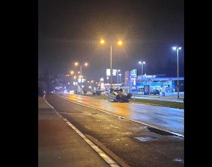 NESREĆA NA ZAPADNOM TRANZITU Mrtav pijan se vozilom isprevrtao na cesti (FOTO)
