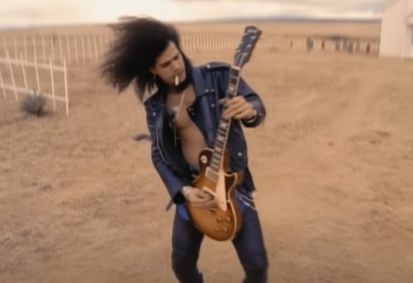 (FOTO) TUGA U DOMU SLAVNOG GITARISTE Sleš se oglasio srceparajućom porukom