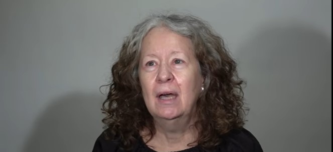 PROMJENA ZBOG KOJE ĆE VAM PASTI VILICE Žena (60) nije mogla da prepozna samu sebe nakon ovog nevjerovatnog makeovera (VIDEO)