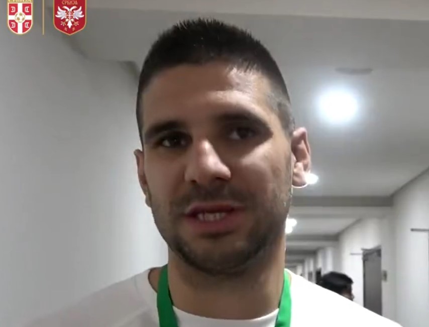 MITROGOL ŽESTOKO ODGOVORIO "KARIOKAMA" Mitrović: "Znaš koliko me briga šta misle Brazilci?" (VIDEO)