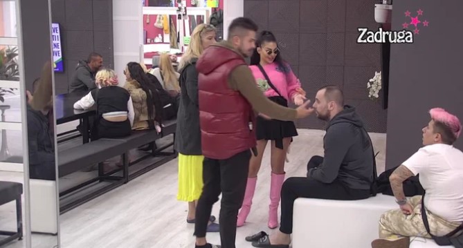 RAZRIJEŠILI SVE SUKOBE! Bilal se osamio sa Zvezdanom, shvatio njegovu poentu, pa se u sve umiješala i Maja! (VIDEO)