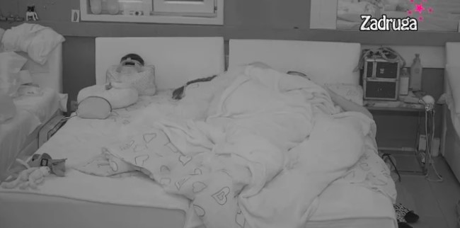 VRELO, VRELIJE! Maja i Bilal zatresli spavaću sobu, pa poslije svega radili ovo... (VIDEO 18+)