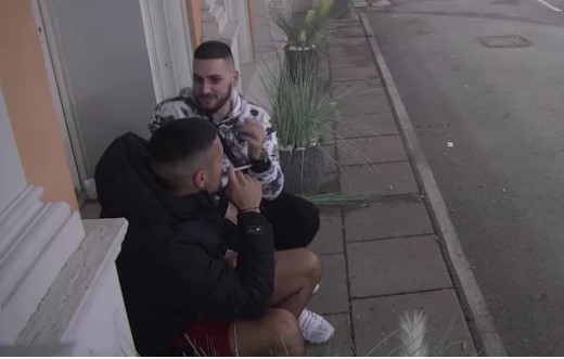 KRIJU NEŠTO?! Zola i Marko se osamili u dvorištu, pa sve vrijeme pričali u šiframa! (VIDEO)