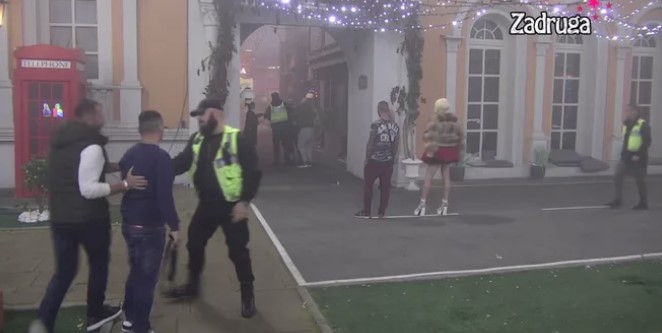 SKANDAL! Bebica pokušao da nasrne na Zolu, pa ga udario bubicom! (VIDEO)