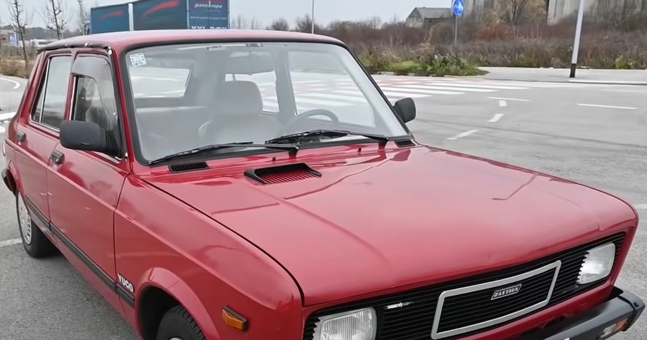 REKLAMA ZA "STOJADINA" STARA 50 GODINA ĆE VAS RASPLAKATI Tenk mu nije ravan - ovaj auto ne može ništa da zaustavi (VIDEO)